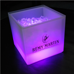 Illuminated square ice bucket