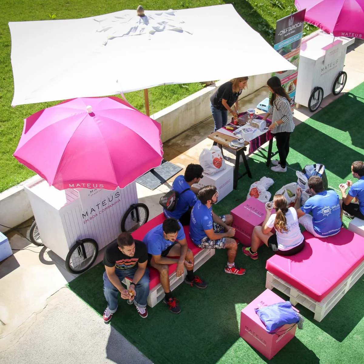 Large Wheels Mobile Bar with Umbrella