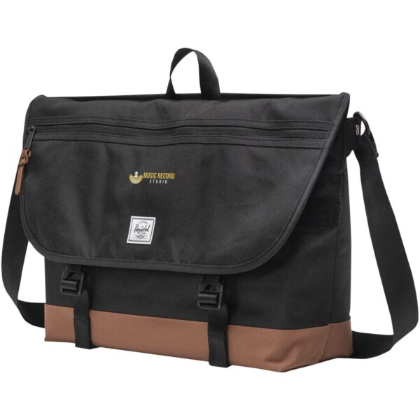 Herschel Cove recycled messenger bag 22.5L – Solid black with logo