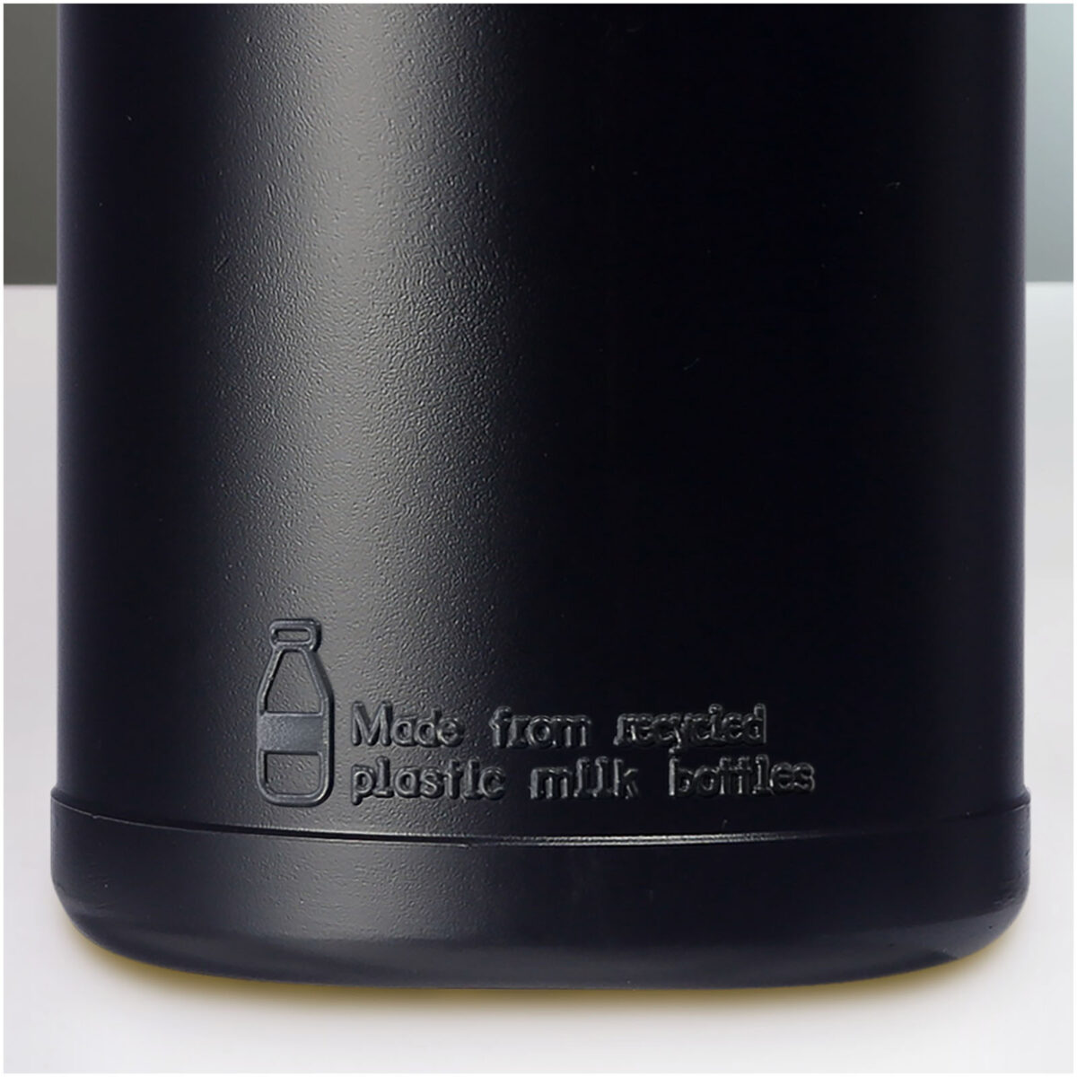 Baseline 500 ml recycled sport bottle – Solid black back view