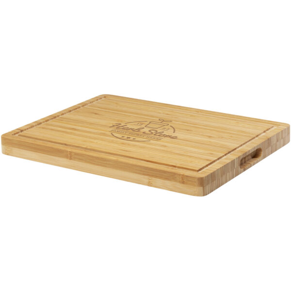 Fet bamboo steak cutting board – Natural with logo