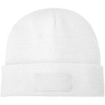 Boreas beanie with patch – White front view